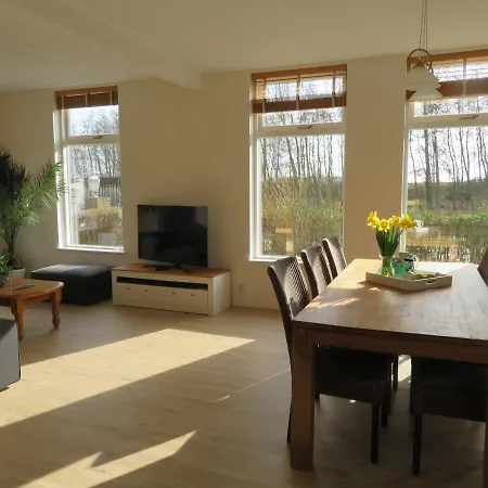 Holiday home Het Dijkstuk *