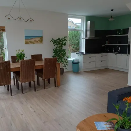 Holiday home Het Dijkstuk